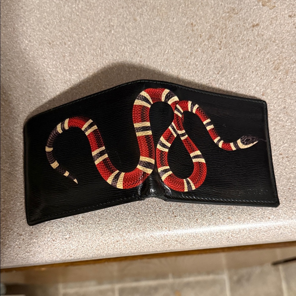 Men’s Leather Gucci Bifold Wallet